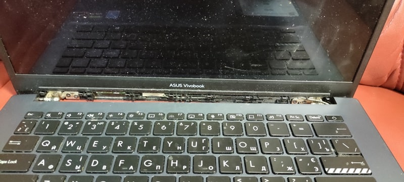 Asus Vivobook pro 14 з поламаним корпусом