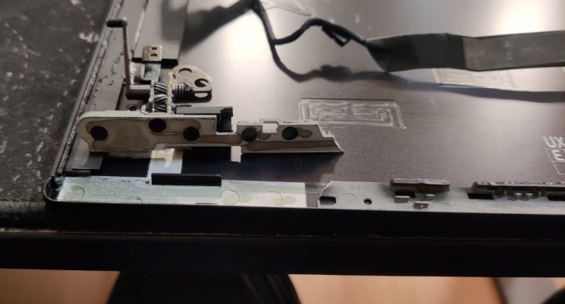 виламана з кришки ліва петля Asus Zenbook Pro 14