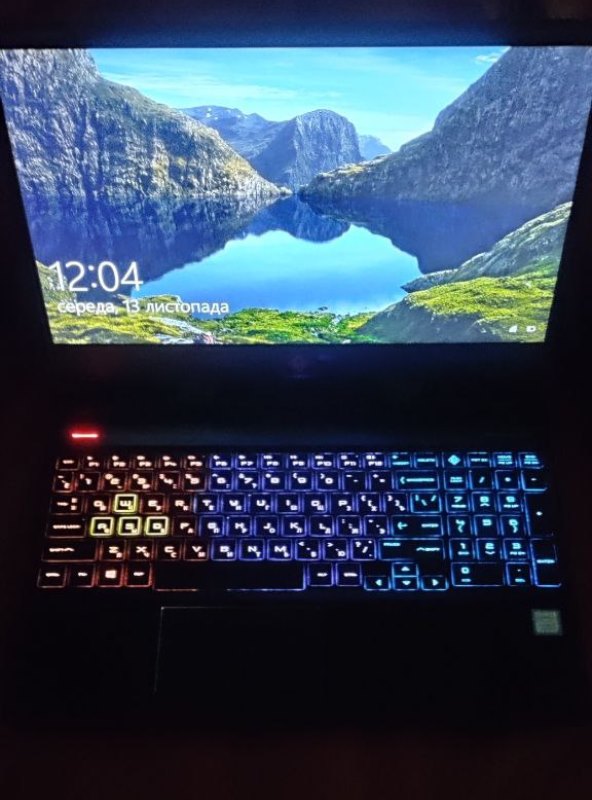 так виглядає різнокольрова підсвітка RGB у темряві підсвітка RGB у темряві