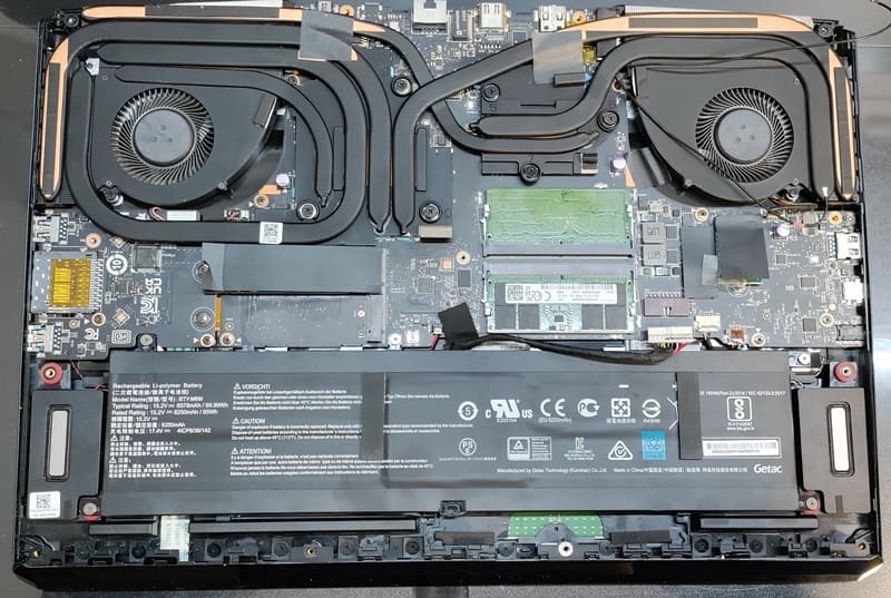 відокремлений корпус материнської плати MSI Raider GE76