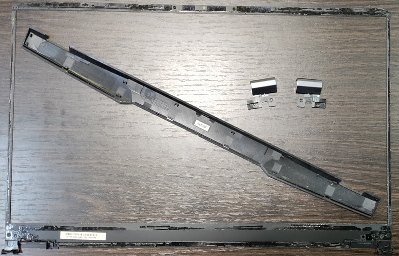 декілька деталей MSI Raider GE76