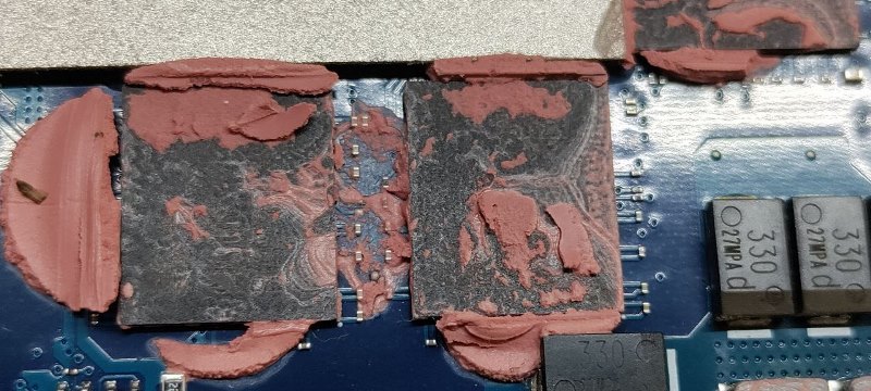 не можна оминати увагою інші мікросхеми, на яких також є термоінтерфейс, як от мікросхеми відеопам'яті - тут потрібно буде замінити терморезинку мікросхеми відеопам'яті
