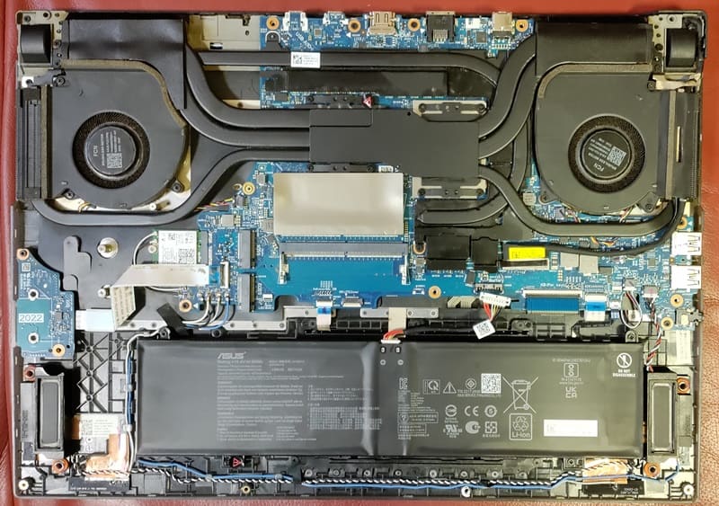 Asus ROG Strix SCAR 17 G733Z без нижнього корпусу