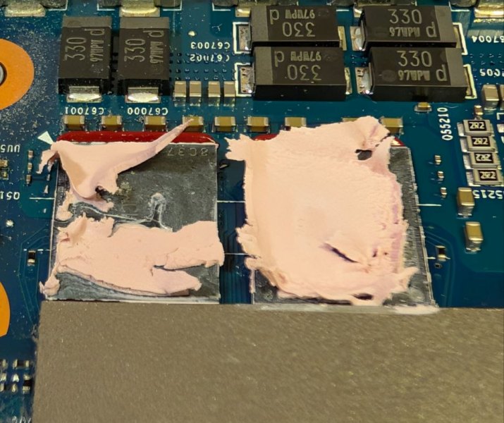 рідка терморезинка на відеопам'яті ноутбука Acer Predator Helios 300 N18I3