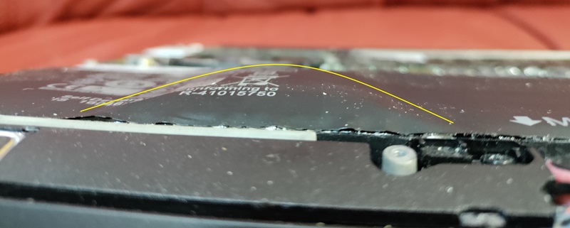 акумулятор ноутбука Dell роздувся