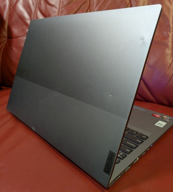 вигляд на кришку екрану Lenovo ThinkBook 16 G6 ABP після ремонту